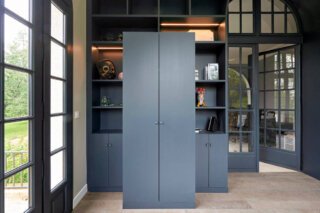 entrée, parquet et tapis en carreaux de ciment, placard et cabinet de curiosité, architecte d'intérieur paris
