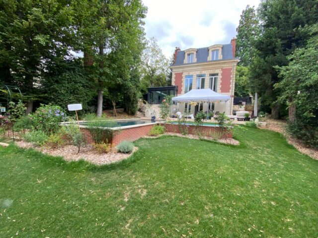 Création piscine, mur en briques, architecte d'intérieur paris