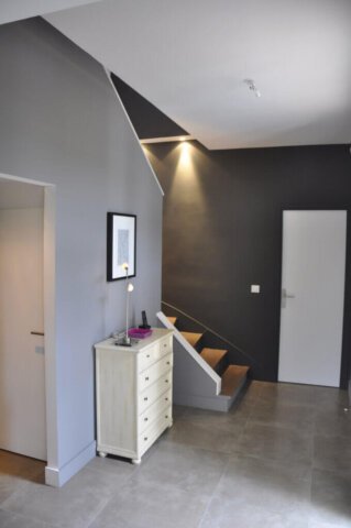 entrée, anthracite et gris clair, escalier bois, architecte d'intérieur paris