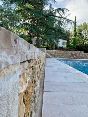 Création piscine, mur en pierres sèches, architecte d'intérieur paris