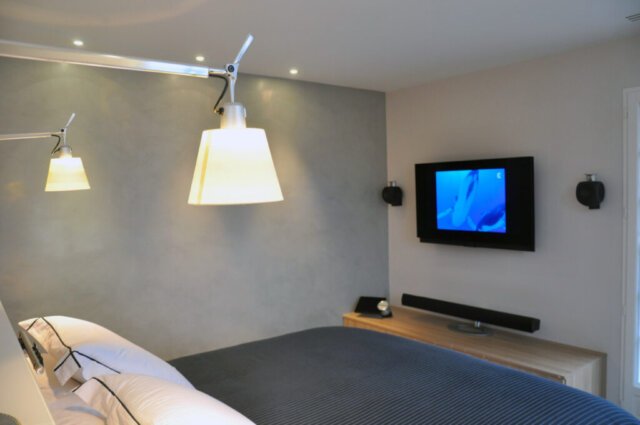 chambre parents, mur en stuc, système audio intégré, architecte d'intérieur paris