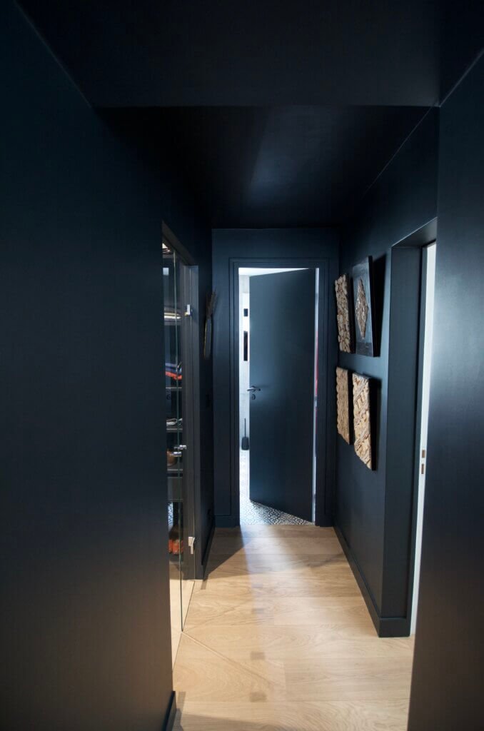 Dark corridor with integrated dressing area and bespoke storage in a Paris apartment