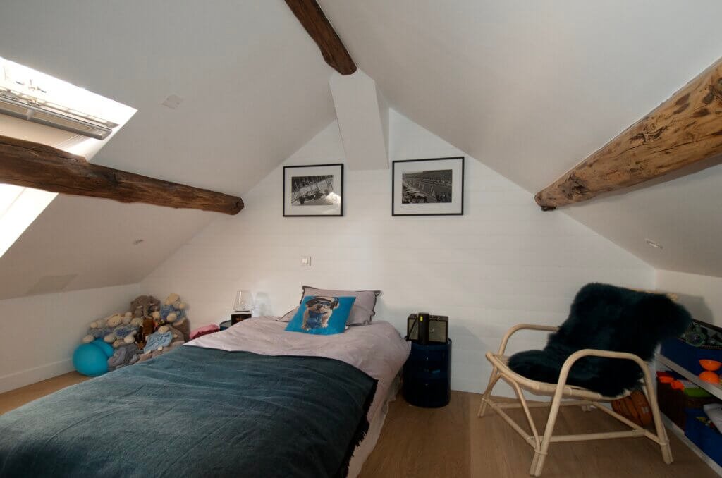 Paris 12th duplex pied-à-terre, attic bedroom with exposed wooden beams