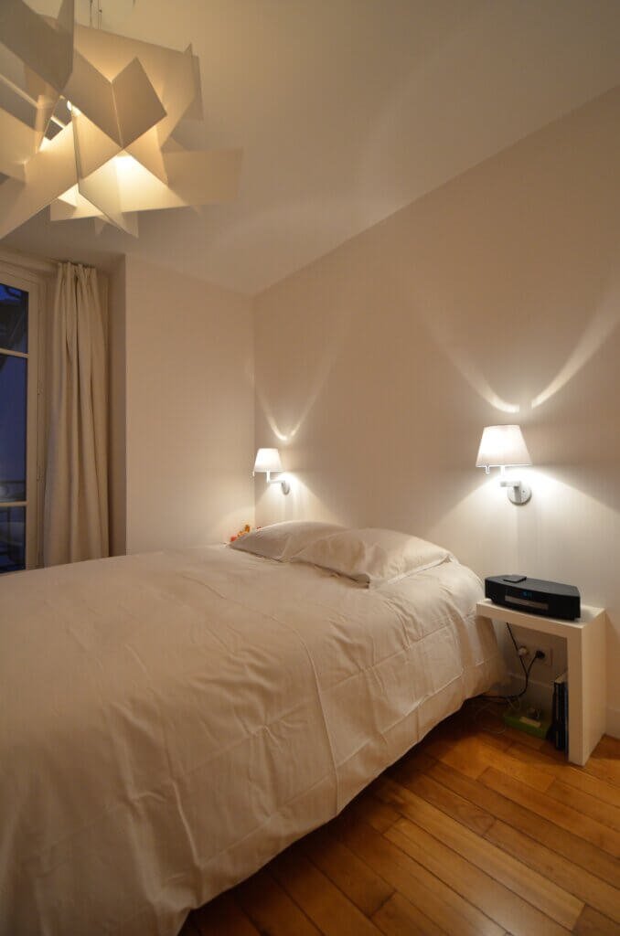 Main bedroom designed for comfort and immediate use in a Paris pied-à-terre