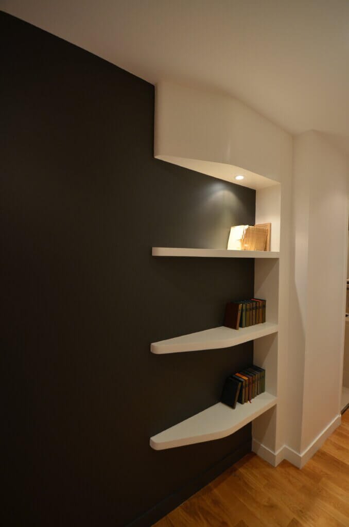 Circulation corridor distributing bedrooms and bathroom